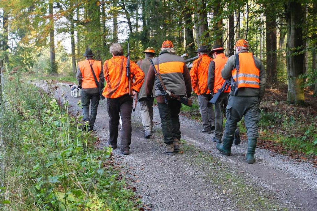 Jäger unterwegs (©S.Ott/piclease)